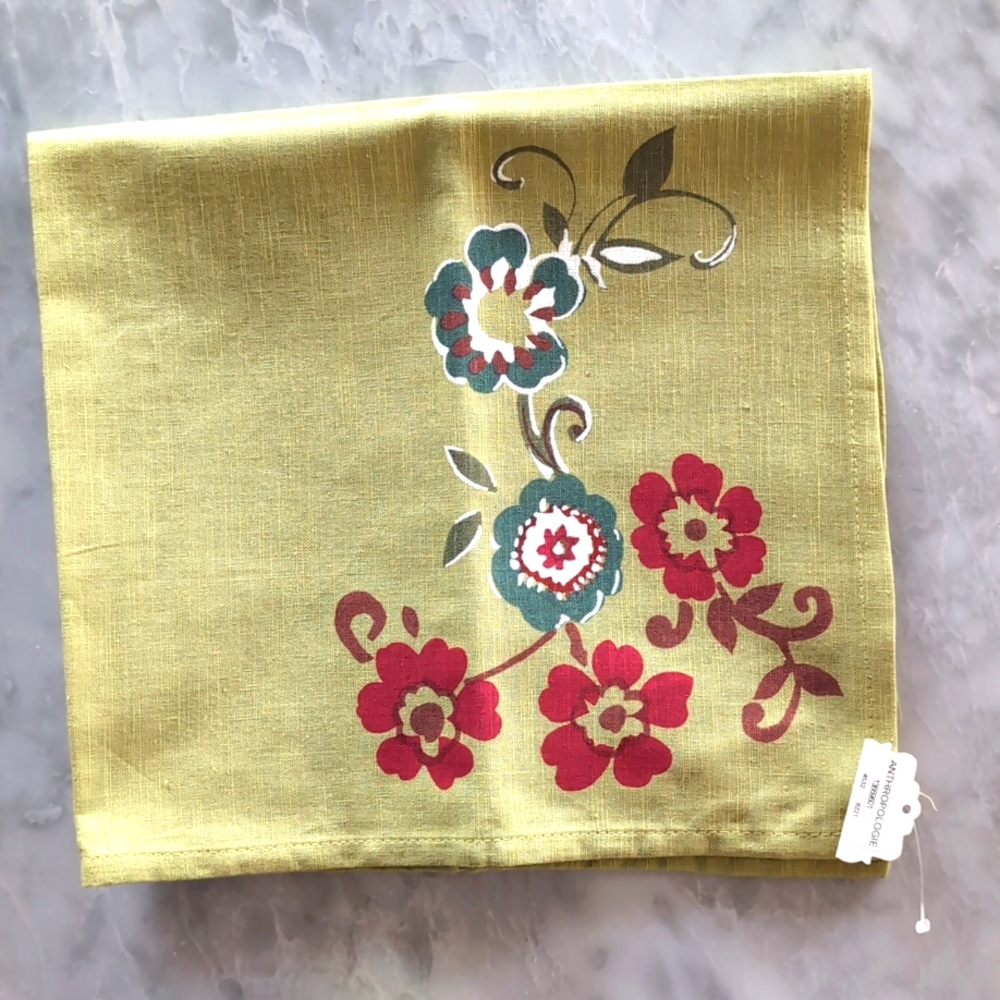 Set of 4 Anthropologie 20x20 green with red and blue flower print napkins